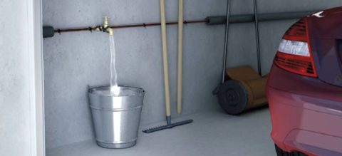 Медная труба для подачи отопительной воды с саморегулирующейся намоткой кабеля в неотапливаемом гараже
