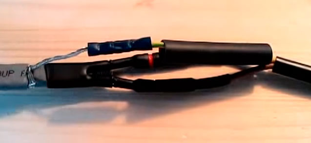 соединение заземляющего провода и оплетки нагревательного кабеля