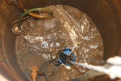 Почему в колодце мутная или желтая вода: причины и способы очистки